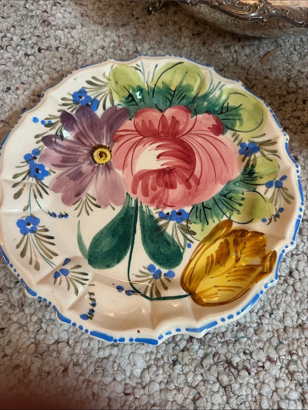 Italian Renaissance Revival majolica plates featuring the famous Nove Rose